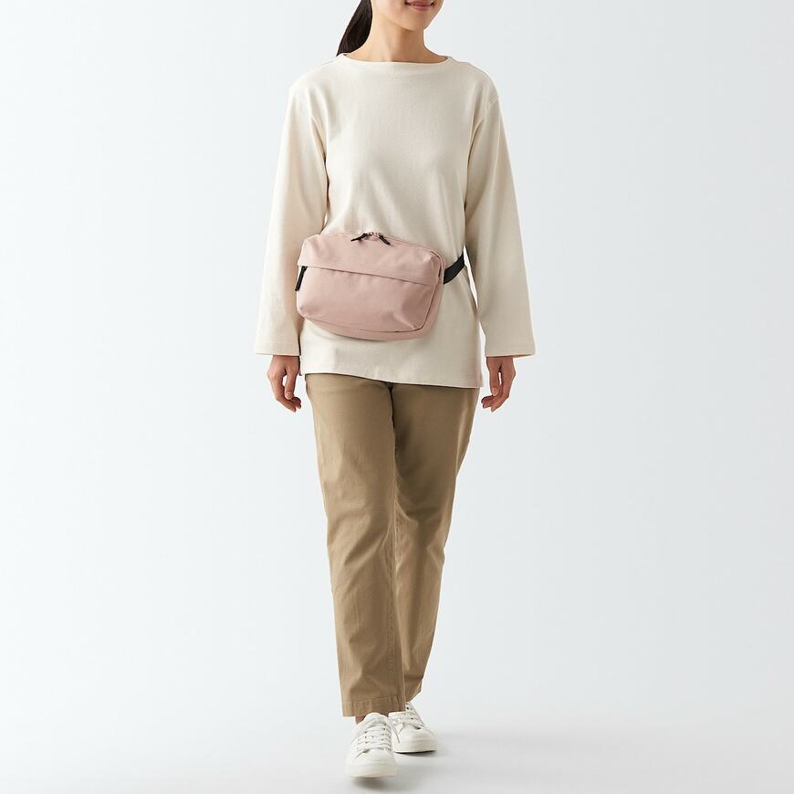 出所：無印良品ネットストア ウエストポーチにもなる　撥水　ショルダーバッグ
