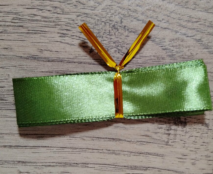 筆者撮影（セリア、ダブルソフトフィルム不織布バッグ ウィリアム・モリス リボン付）