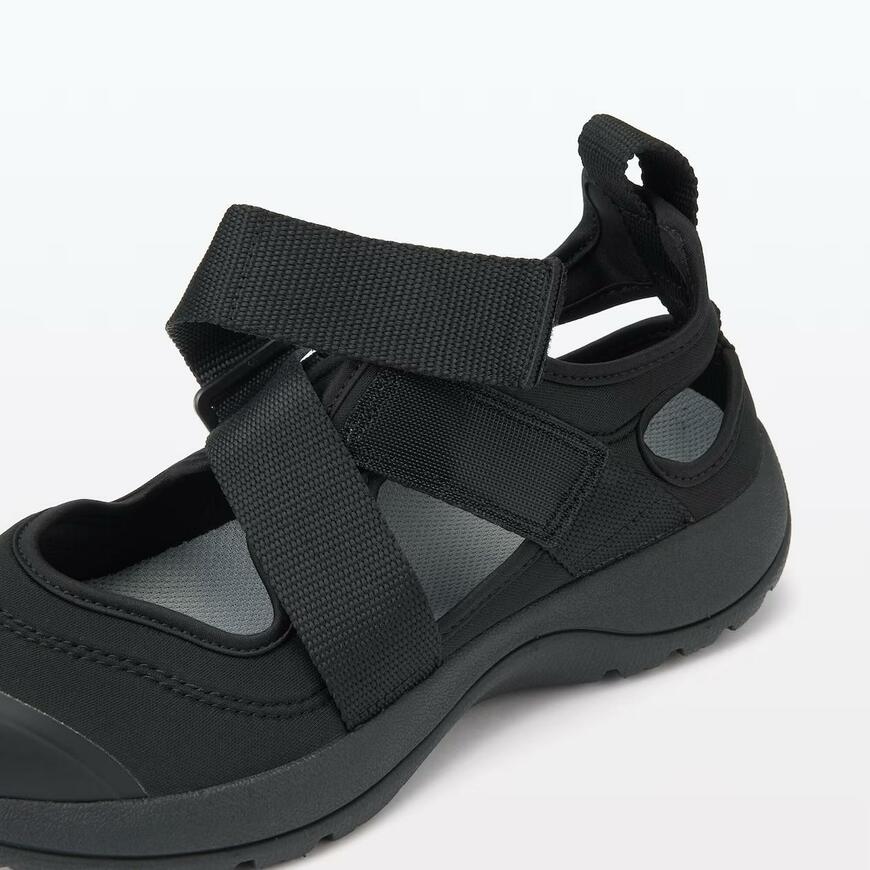 スニーカーサンダル