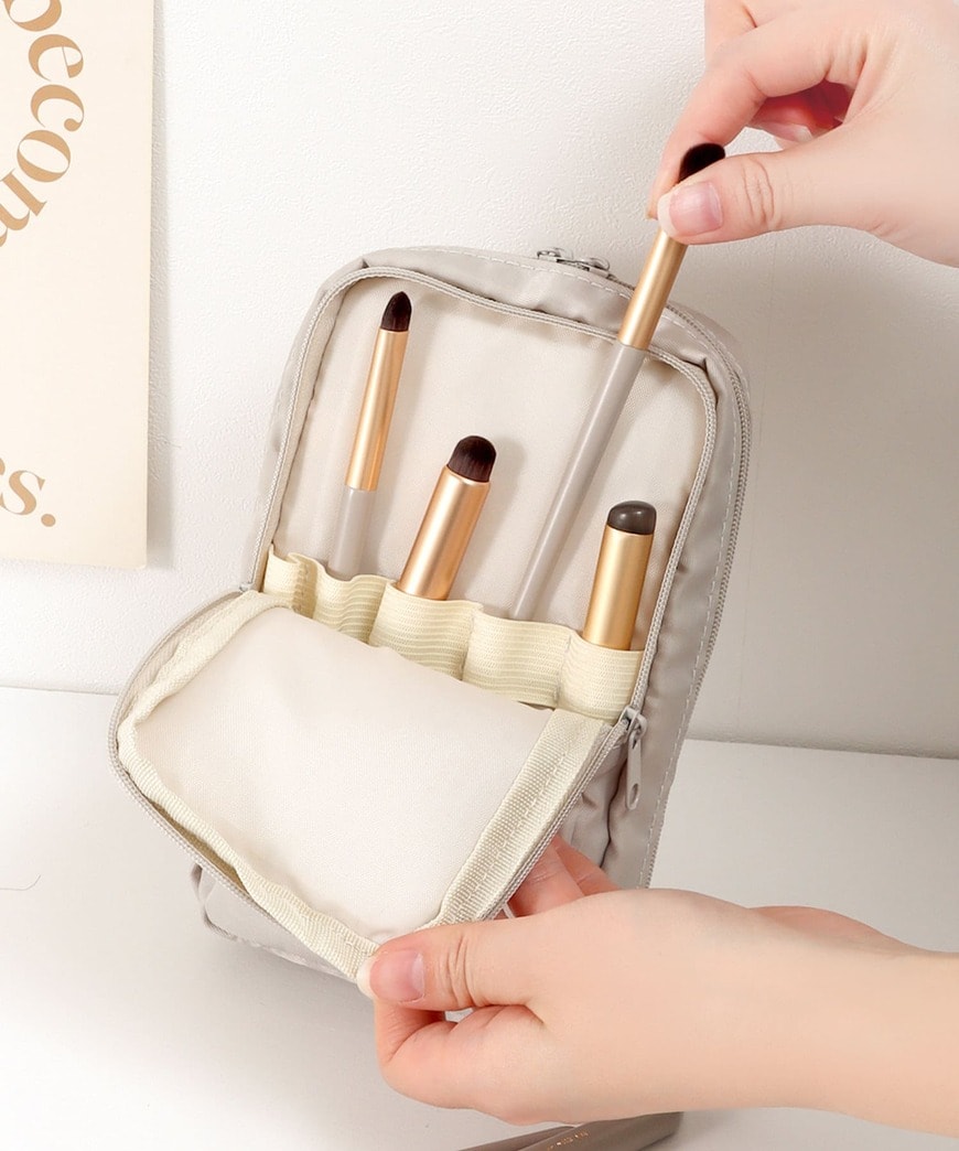 3COINS公式　自立する縦型ポーチ／and us