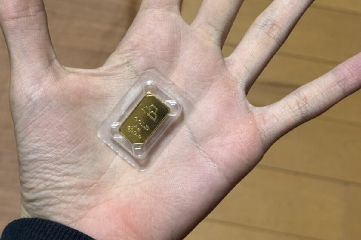 手のひらに収まる小さな「金の価値」に思わず二度見　右肩上がりの価格に仰天 | LIMO | くらしとお金の経済メディア
