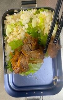 【牛コマ焼肉×白菜ナムル混ぜご飯弁当】20分で彼に作る品数たっぷりのお弁当が話題