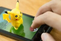 1997年と2026年に製造された「ピカチュウのぬいぐるみ」を購入　「29歳差兄弟」となった2匹の様子が話題に