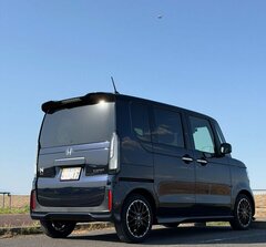 よく晴れた日に「車の写真」を撮影　空に写りこんでいたものに「UFOかも」「うーんわからん」