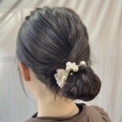 【3STEPで完成】手軽に上品見え！巻きつけるだけで簡単「お団子ヘアアレンジ」 忙しい朝にもぴったりな大人のまとめ髪