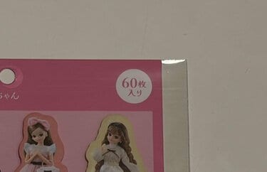 ダイソーに「リカちゃんの付箋セット」が登場していました！本やノート