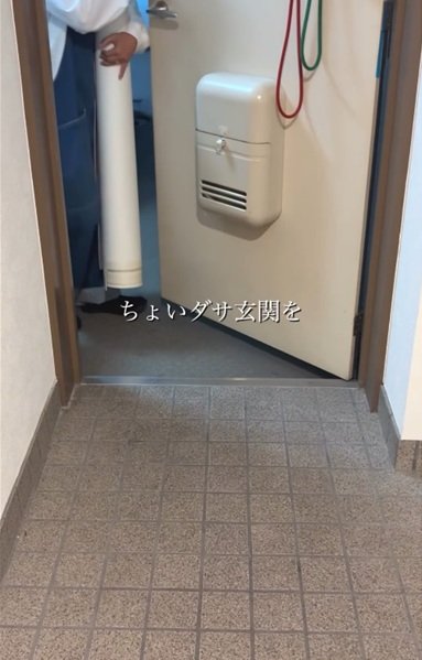 変身前の玄関