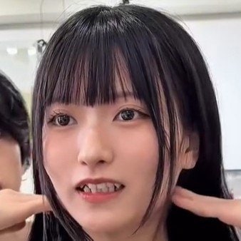 「自分に似合うかどうか不安」腰まである超ロングヘアの女性が…カットで顎ラインの“切りっぱなしタッセルボブ”にスタイルチェンジ