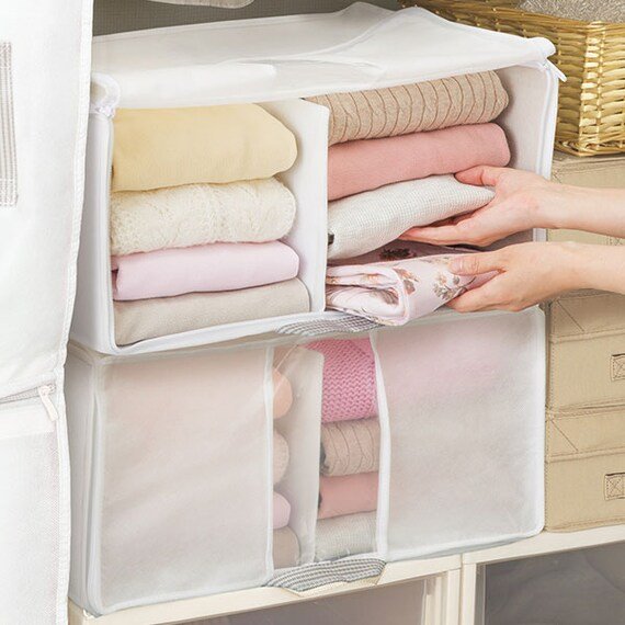 特徴は中身が見える透明窓が付いていること