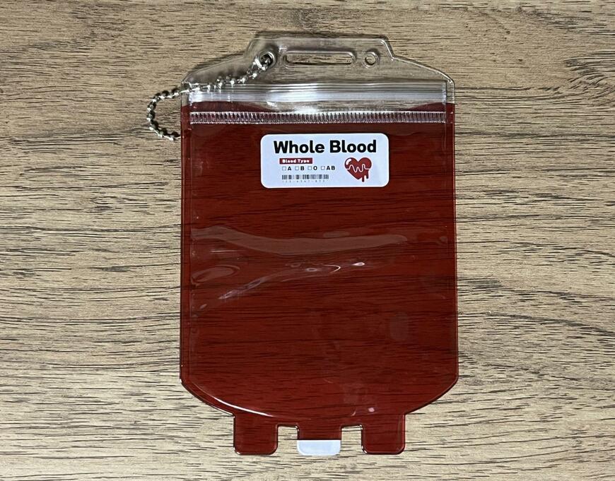 筆者撮影（セリア、PVCジップバッグ チェーン付き ブラッドバック）