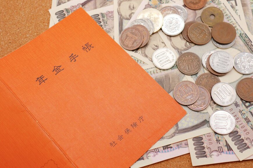 厚生年金を「月額15万円以上」受給できる男性は約6割。現役時代の年収はいくらか