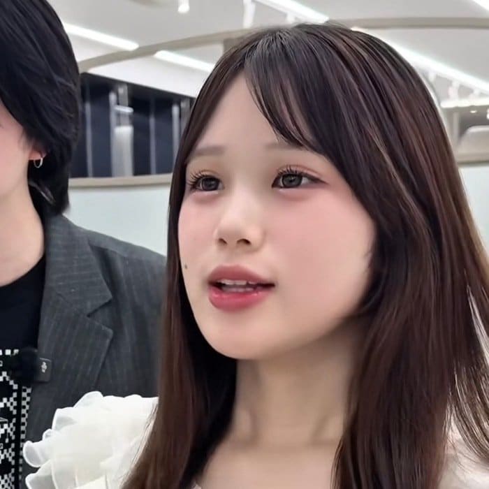 「夏の気分なので明るくしたい」女性がレイヤーカット×グレージュカラーで涼しげにスタイルチェンジ