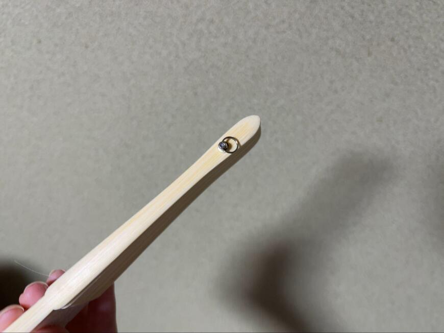 筆者撮影（ダイソー、レース扇子（収納袋付、ホワイト））