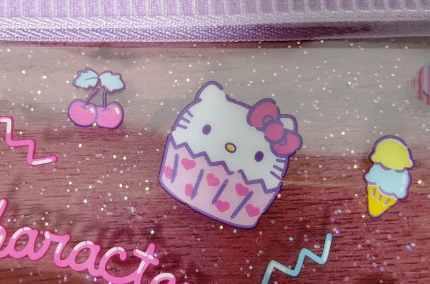 筆者撮影（セリア、32634ラメポーチM/X ファンシー）