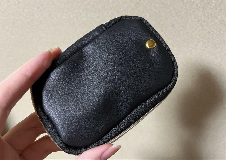 筆者撮影（セリア、SJI-13426 キーケース ファスナー 内ポケット付 シンプルユース）