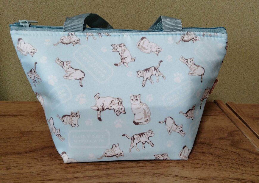 筆者撮影（キャンドゥ、キャットライフ　保冷保温ランチバッグ）