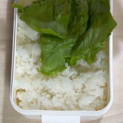 自称「不器用なOL」が作る【肉巻ききのこ弁当】追いタレがたまらない肉巻ききのこに卵焼き！彩りの良い野菜も詰めたお弁当は彩り抜群で美味しそう！