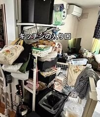 「北欧っぽさ爆上げ」築44年の実家キッチン入り口の〈とりあえず置き場〉→花柄壁とミントグリーン腰壁で〈北欧風のすっきり空間〉に大変身！