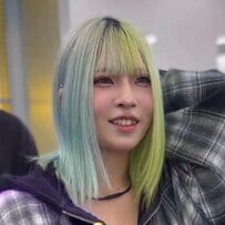 「頭頂部がペタンコ族」と悩む女性がウルフカットで大胆イメチェン！まさかの仕上がりが話題！