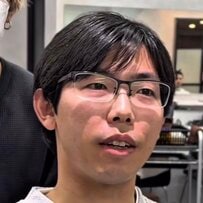 「カッケェ…！！別人が映ってます」似合う髪型がわからなかった男性→プロのカットでオシャレ「メンズショート」に！