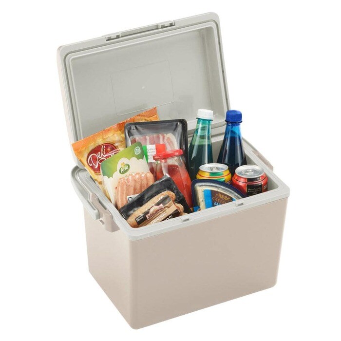 350ml缶約22本と500mlペットボトル約11本が入る収納力も魅力