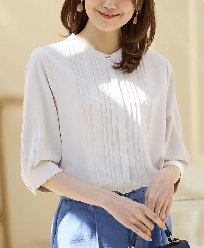 滑らかな肌触りで着心地バッチリな6分袖ブラウス