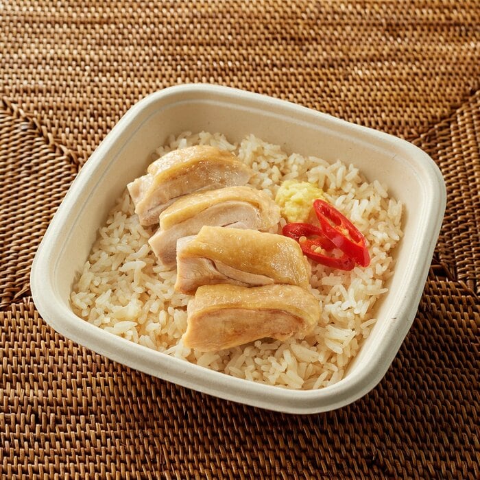 「シンガポールチキンライス（海南鶏飯）」をお手本にした一皿