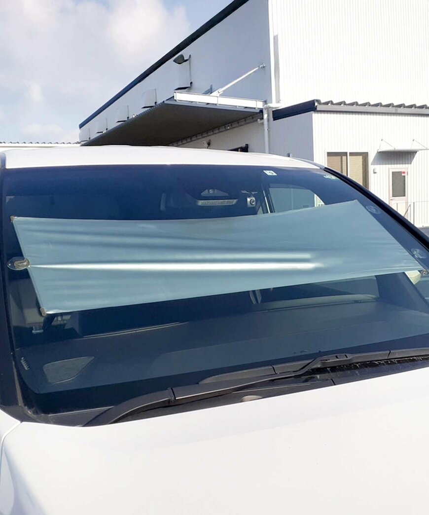 出所：3COINS公式　CARロールスクリーンサンシェード