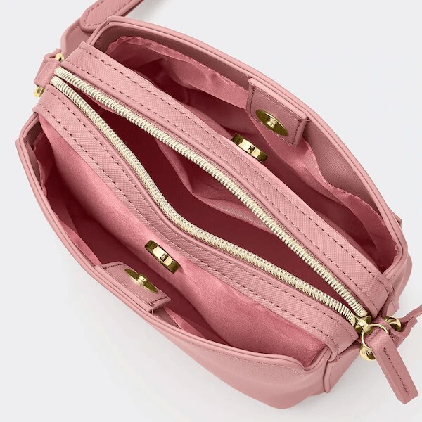 出所：GU　ボックスミニショルダーバッグ