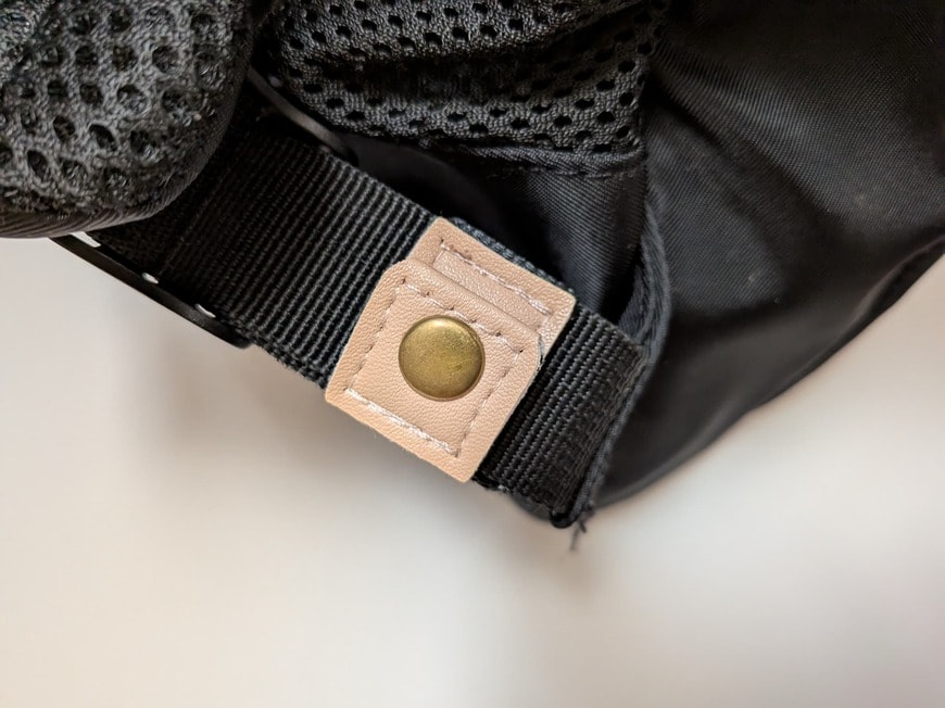 筆者撮影（セリア　リュックのヒモ固定バンド）