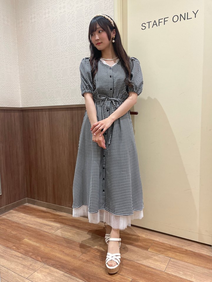 出所：ハニーズ公式通販 前開きワンピース