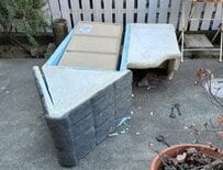 強風で倒れて処分も考えた〈モルタルハウス型の物入れ〉をDIYで修復　完成後の姿に「ますます愛着が湧きますね」