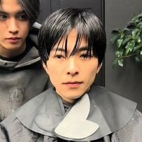 サラサラの黒髪が印象的な男性「クルクルしないパーマ」で変身した姿が話題