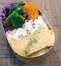 ダイエット中のシングルファザーが作る「分厚い卵焼き弁当」が話題