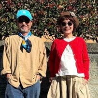 【60代の夫婦】ブルーインパルスカラーでのコーデが素敵！ベージュで楽しむ休日スタイル