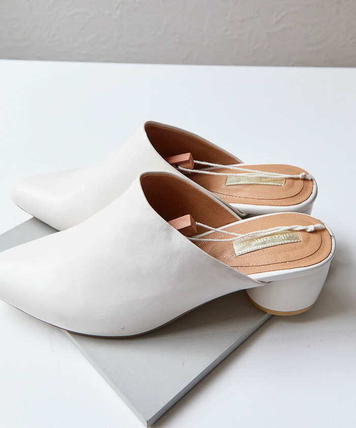 靴の中や衣装ケース等に入れて調湿、消臭できるアイテム