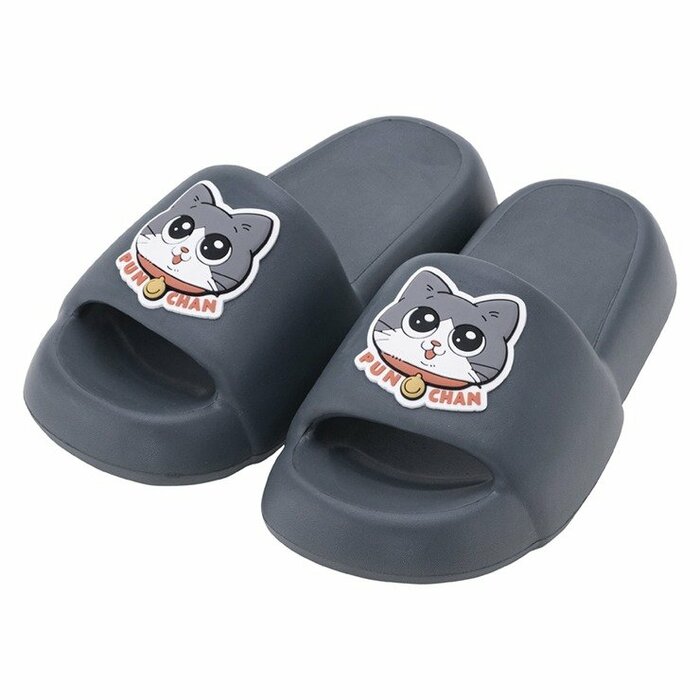 「ねこに転生したおじさん」の立体シリコンで描かれたサンダル