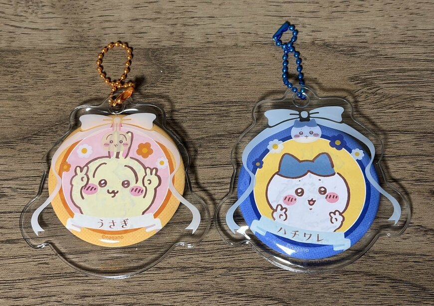 筆者撮影（キャンドゥ、ちいかわ 缶バッジ＆カバーセット）