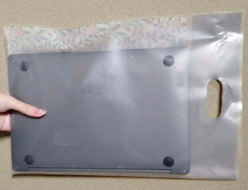 筆者撮影（セリア、フロストハンディバッグ ウィリアム・モリス）