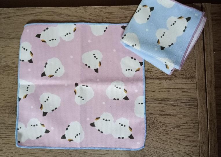 筆者撮影（セリア、マイクロファイバーミニタオル シマエナガ 20cm×20cm）