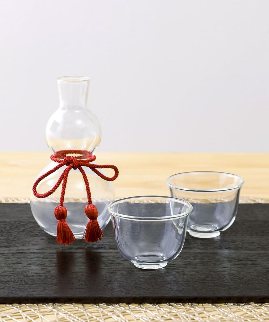 出所：パルグループ公式ファッション通販サイト 3COINS 酒器セット/お正月