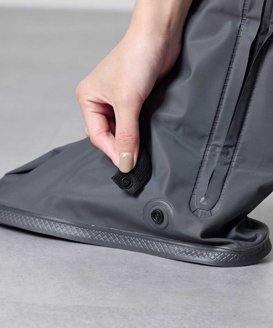 出所：3COINS公式　《撥水加工》ロングシューズカバー：L