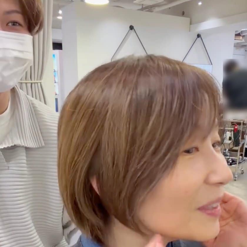 「ペタッとしやすい」髪の悩みが多い女性が一変！洗練された姿に「上品」「小粋な感じ」など絶賛の声