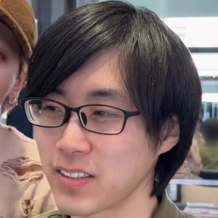 「メガネとスーツに合う髪型にしたい」もうすぐ社会人になる男性がプロにお任せで大胆イメチェン！仕上がりに「かっこいい」「大変お似合い」と大反響