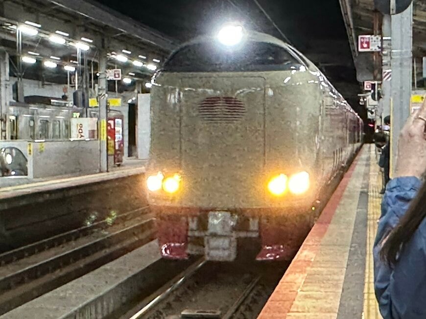 寝台列車「サンライズ」に乗車してハマった結果…「100枚分の寝台券の厚み」に思わず目を疑う