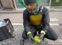 渋谷でゴミ拾いをしていた男性　排水溝から「黄色く光るモノ」が出現しゾッとする事態に
