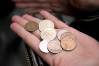 コロナ不況下、失業増に手をこまねくより最低賃金を引き下げよう