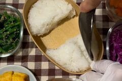 看護師妻が夫に作る「レンコンと豚肉の甘酢炒め弁当」　モリモリに詰められた一品が最高すぎる…