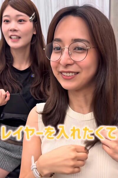 レイヤーを入れたいと相談する女性