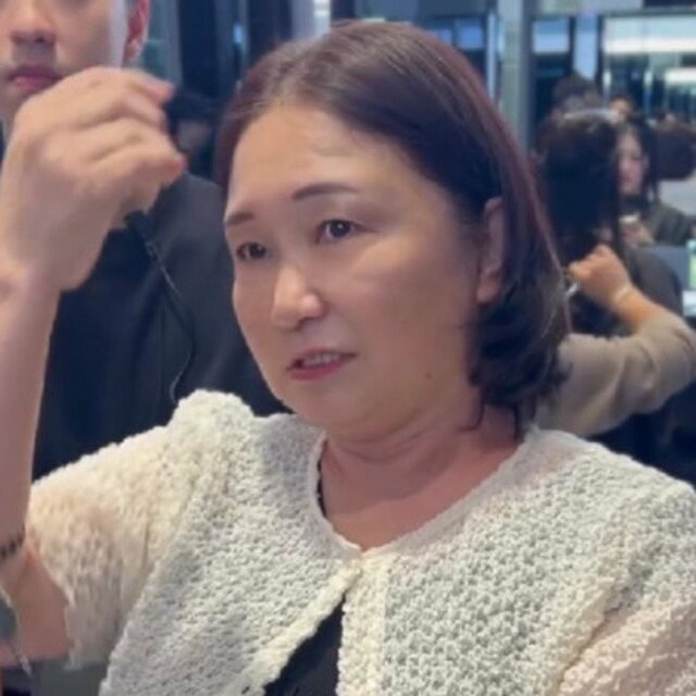 【大胆イメチェン】「いつも、おかっぱみたいな髪型になるんです…」ボブの女性が劇的に可愛い〈ショートヘア〉に！鏡を見て「素晴らしいです」「すごーい！」と大喜び